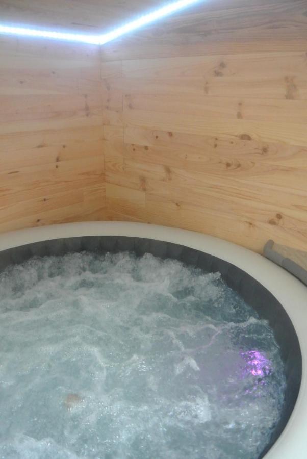 Gite Du Serre De Boudre Climatise, Spa Permanent Buisson المظهر الخارجي الصورة